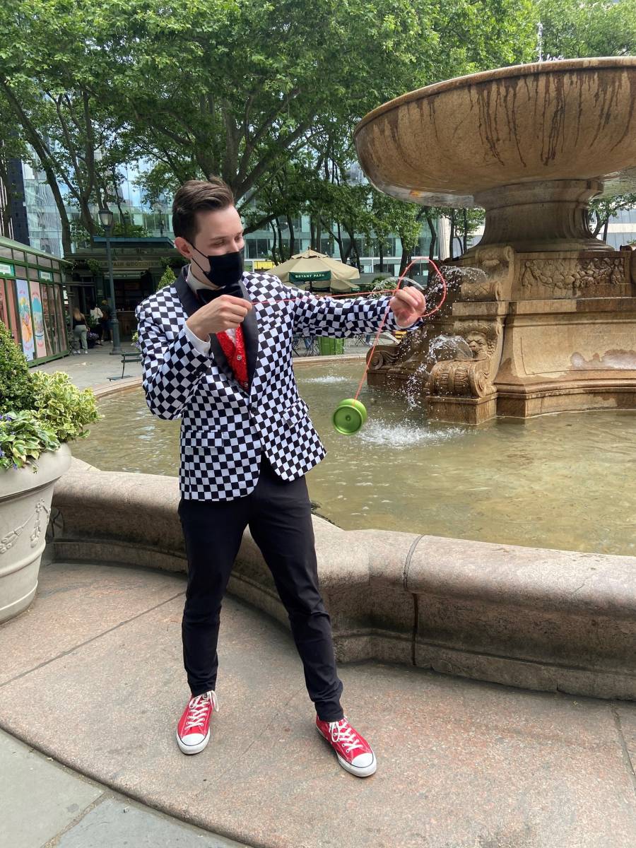 The Yoyo guy demonstrates his yoyo moves for a class in Bryant Park, NYC.